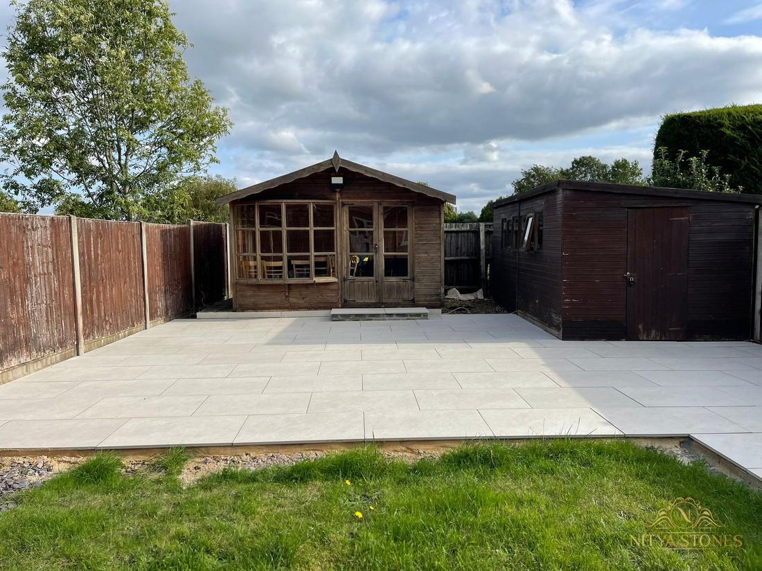 Quartz White to the summerhouse