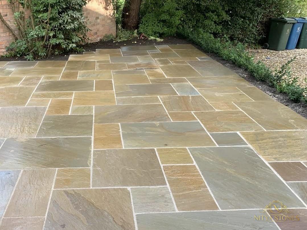 Riven sandstone, dry